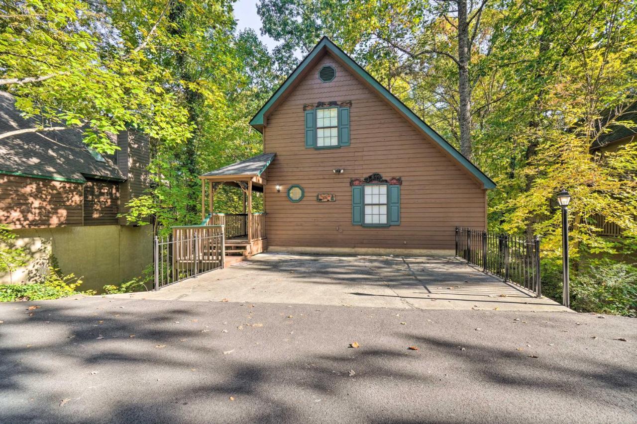 Picturesque Pigeon Forge Cabin With Mountain Views 외부 사진